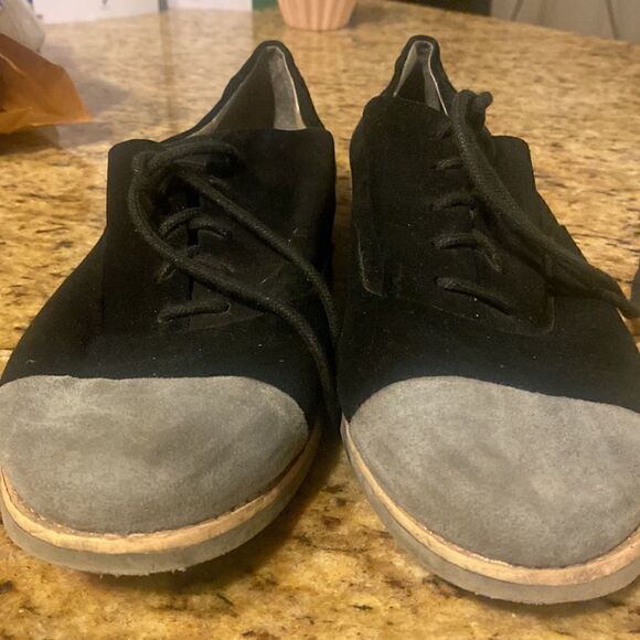 Size 8 Splendid Black Velvet Laces Shoes - Good Condition - Picture 2 of 8